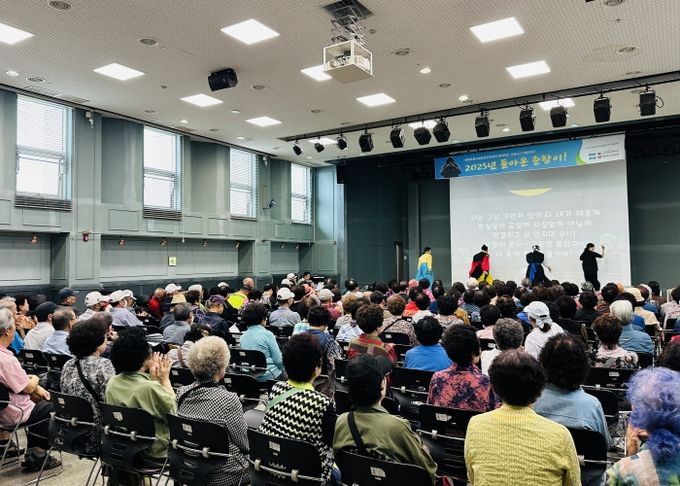 평택팽성노인복지관, 2025년 추석맞이 특별행사 어르신 금융사기 예방 마당극 성료