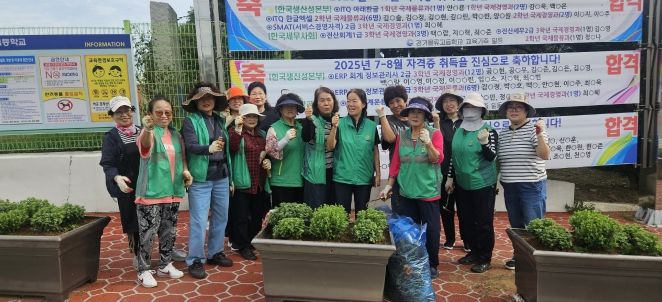 평택시 안중읍 새마을부녀회, ‘가을맞이 국화꽃 심기’ 활동 펼쳐