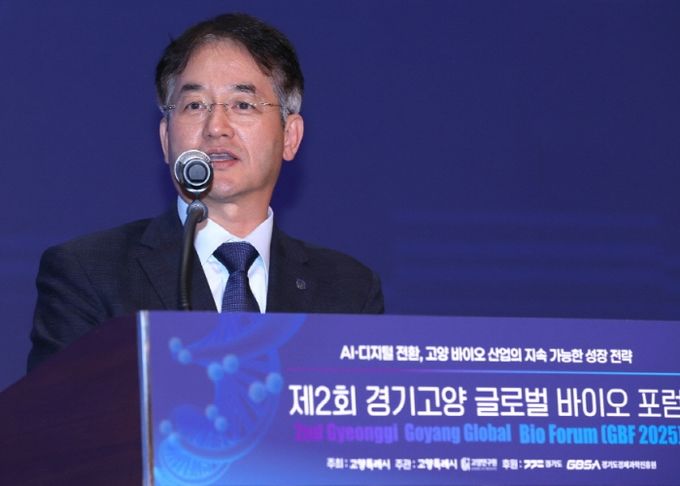 ‘제2회 경기·고양 글로벌 바이오 포럼’에서 인사말 중인 이동환 고양특례시장