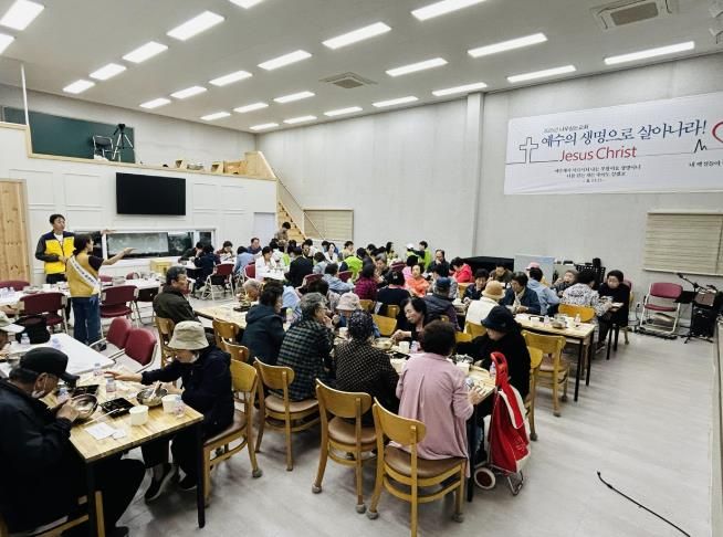 나무심는교회, 광주시 능평동 어르신 위한 ‘사랑의 곰탕 나눔 행사’ 개최