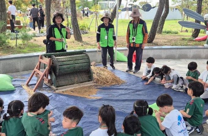 평택시, ‘농업생태원 벼 탈곡 체험’, 도시민과 농업이 가까워지다