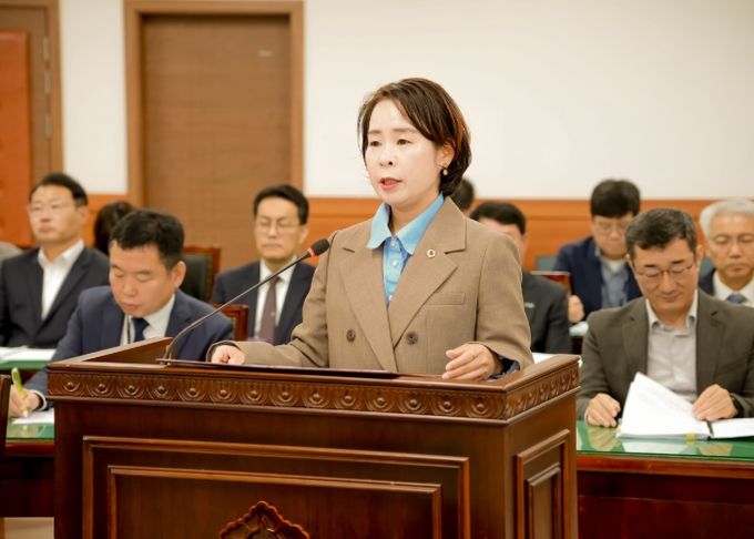 남양주시의회 315회 임시회 자치행정위원회에서 정현미 의원이 조례안 제안설명을 하고 있다.