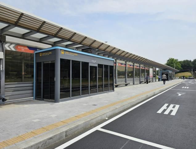 오이도역 버스정류소에 위치한 '스마트 셸터'