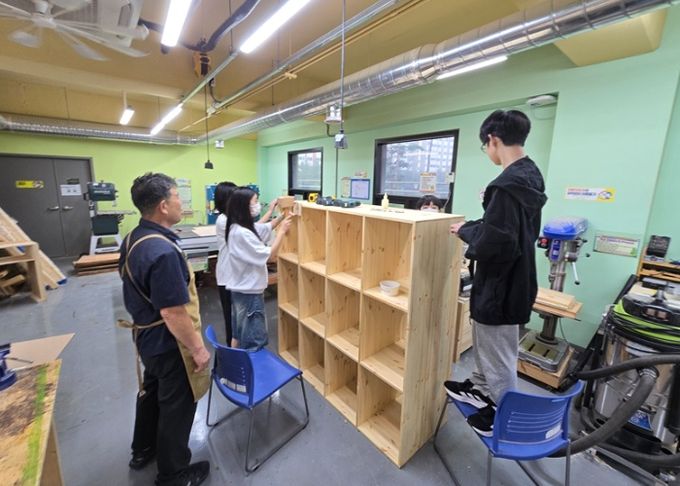 청소년공예활동가 ‘씨앗’, 지역사회를 위한 가구 주문제작 전달식 진행