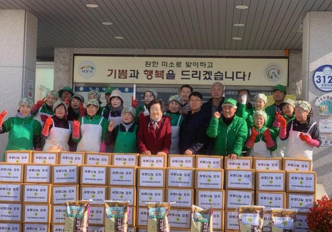 신둔면 새마을남녀지도자협의회, ‘사랑의 김장김치 나눔행사’로 따뜻한 정 나눠