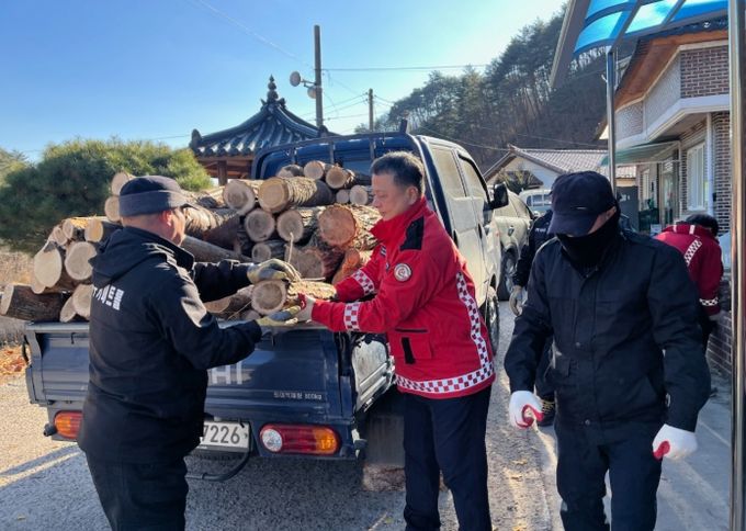 사랑의 땔감 나누기 행사