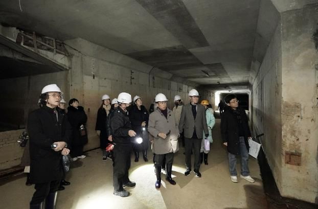 구미동 성남물빛정원 지하 공동구 활용도를 찾기 위해 진행 중인 시민 탐사대 프로그램에 참여 중인 신상진 성남시장