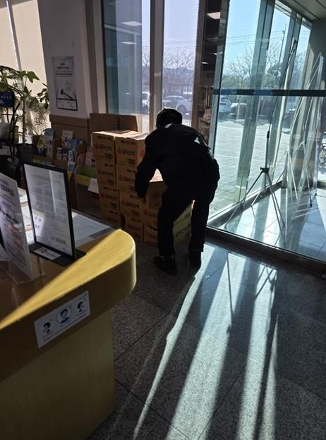 파주시 파주읍, 새해맞이 노인정 식료품 전달