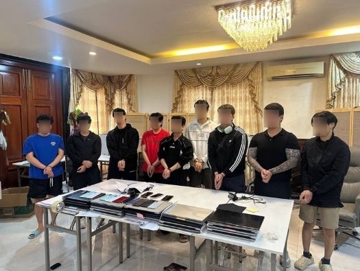 피의자들이 사무실에서 체포된 장면. 청와대 제공