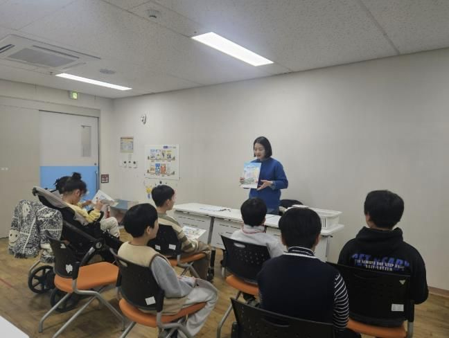 수원시 호매실도서관이 ‘마음치유 그림책상담소’를 운영하고 있다.