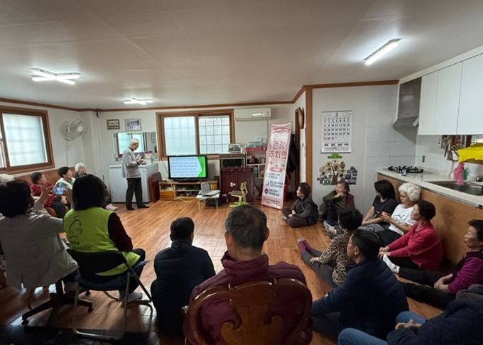 고양시 식사동, 찾아가는 건강 돌봄 서비스 ‘어르신 건강주치의’운영