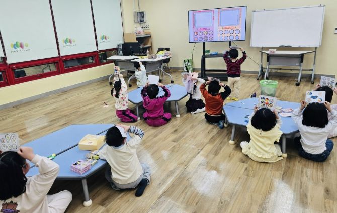 동두천시 꿈나무정보도서관, 북스타트 책놀이터 '이야기 폴짝, 그림책 소풍' 운영 마쳐