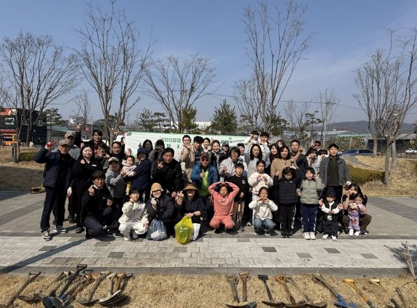 안성시시설관리공단 서안성체육센터, 시민 참여형 탄소중립 '내 나무 심기' 행사 개최