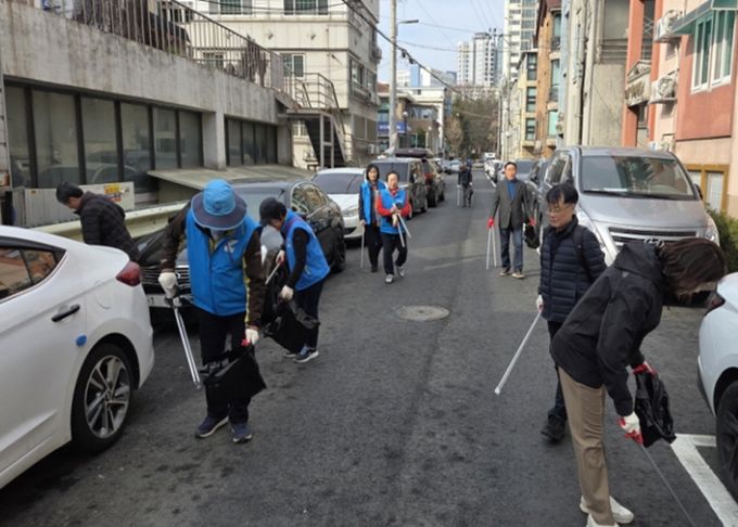 고양시 성사2동 주민자치회, ‘깨끗한 마을 만들기 위한 환경 정화활동’ 실시