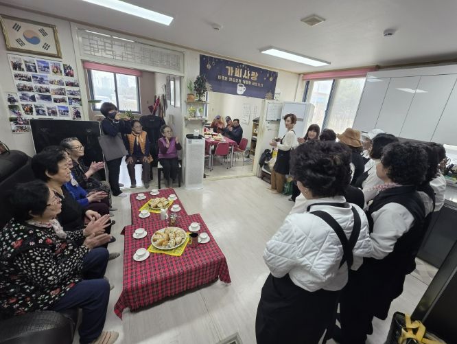 가비사랑, 동두천시 불현동 경로당에 샌드위치와 커피 나눔