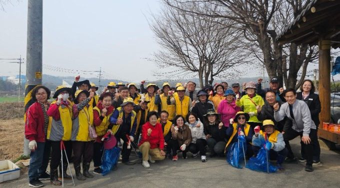 이천시 호법면 환경봉사단, 새봄맞이 국토대청소 실시
