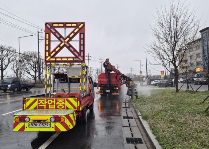 고양시 덕양구, 꽃박람회 대비 관내 도로시설물 세척 추진